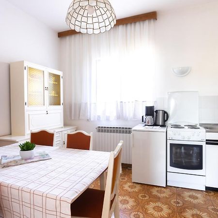 Apartments Lonzor I Selce Eksteriør billede